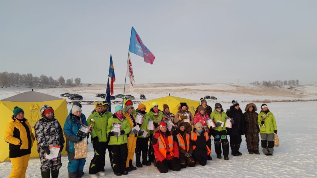 Женская рыболовная лига Сибири открыла новый зимний сезон