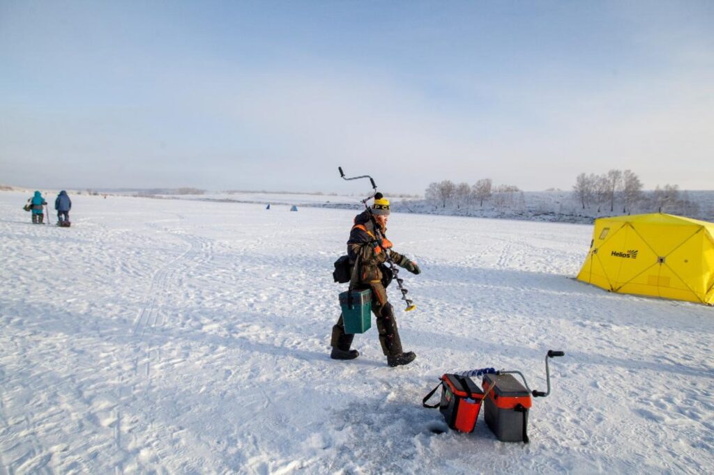Женская рыболовная лига Сибири открыла новый зимний сезон
