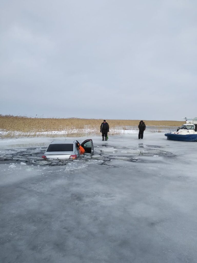 В Петербурге спасли десятки рыбаков