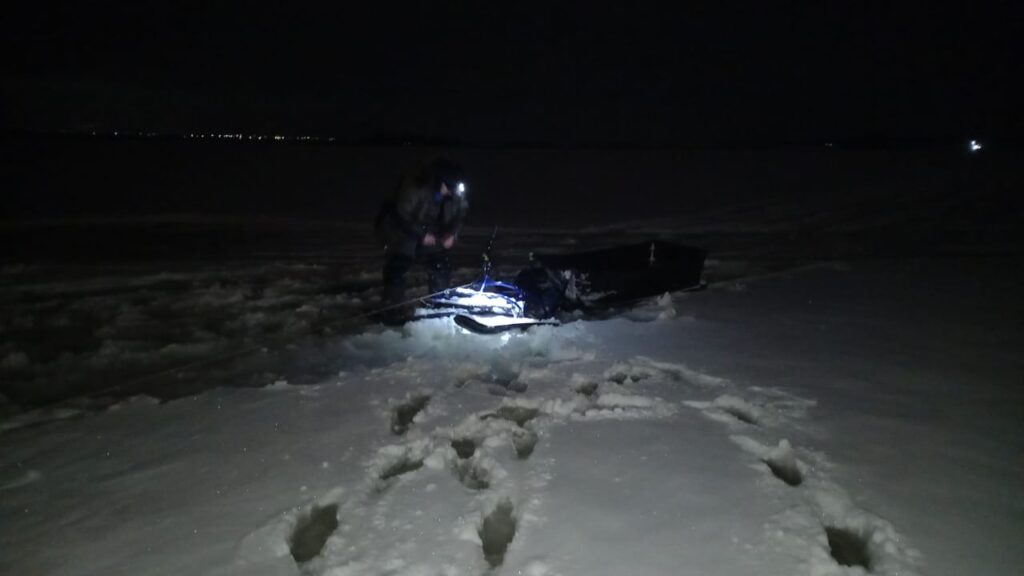 В Татарстане семейная пара рыболовов провалилась под лед на «мотособаке»