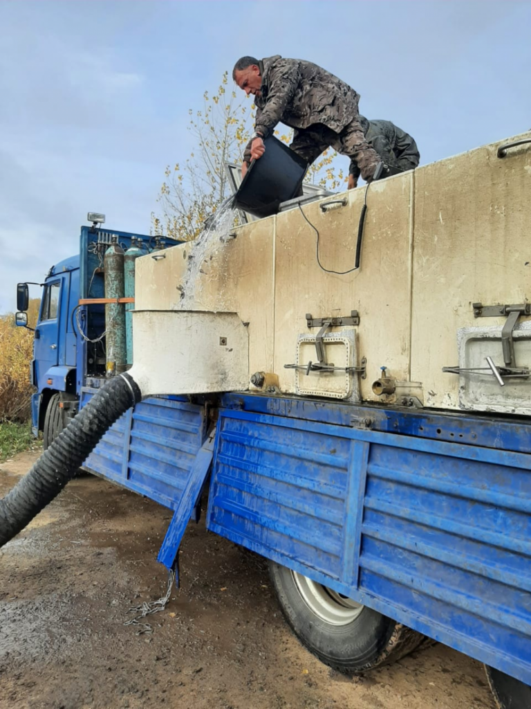 В водоемы Оренбуржья выпустили десятки тысяч мальков сазана и толстолобика