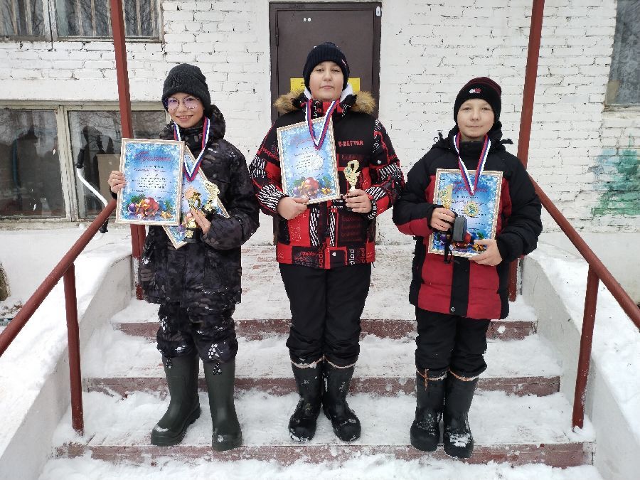 В Челябинской области организовали детский «Новогодний турнир» по ловле на мормышку
