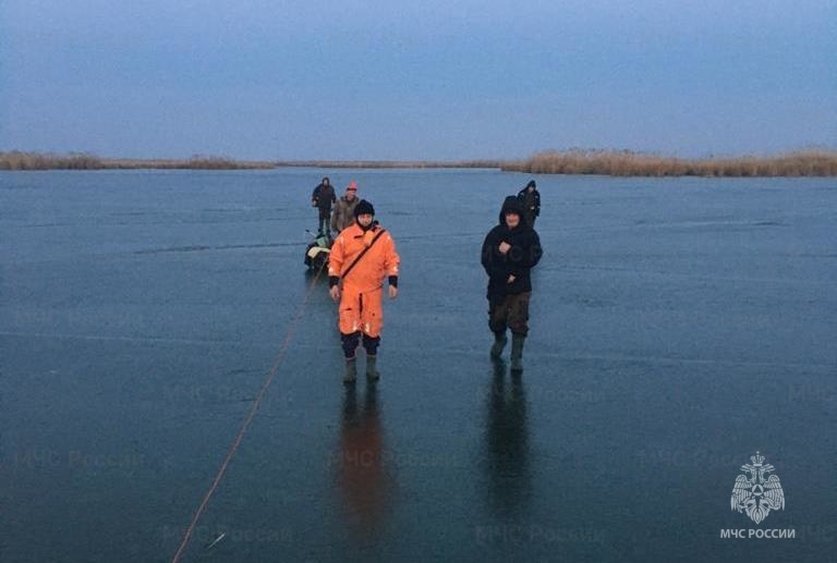 В Ростовской области спасли рыбаков со льдины