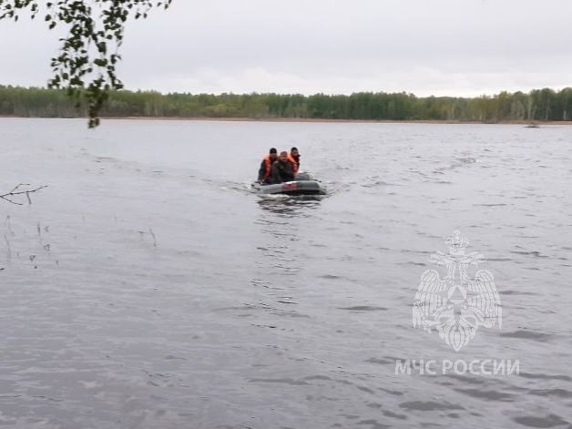 В Нижегородской области перевернулась лодка с рыбаками