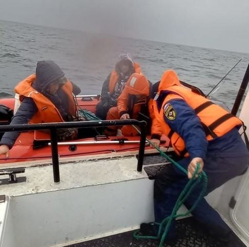 В Магаданской области спасены трое любителей рыбалки